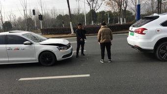 国产车高速追尾视频大全,惊心动魄！国产车高速追尾事故视频大盘点